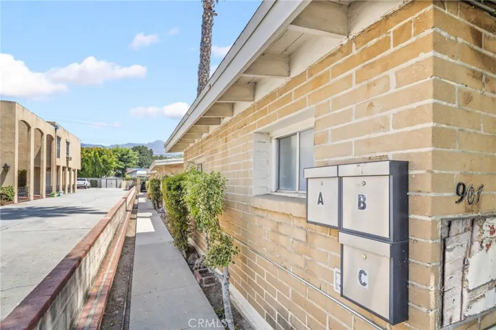 905 W Huntington Drive, Arcadia, California 91007