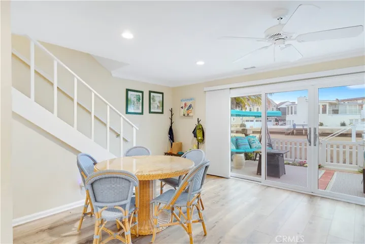 325 Grand Canal, Newport Beach, California 92662