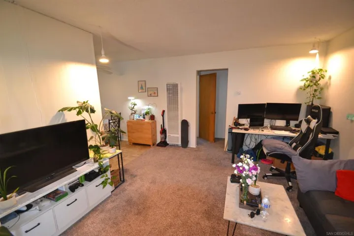 4-Plex typical Living Room