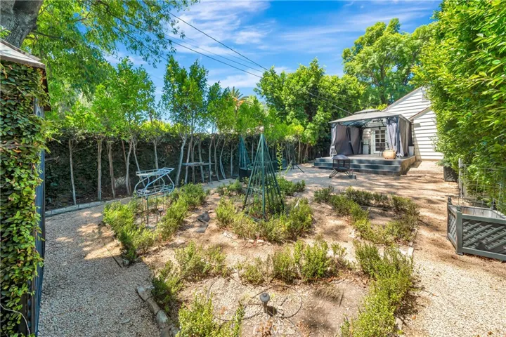 5923 Corbin, Los Angeles, California 91356