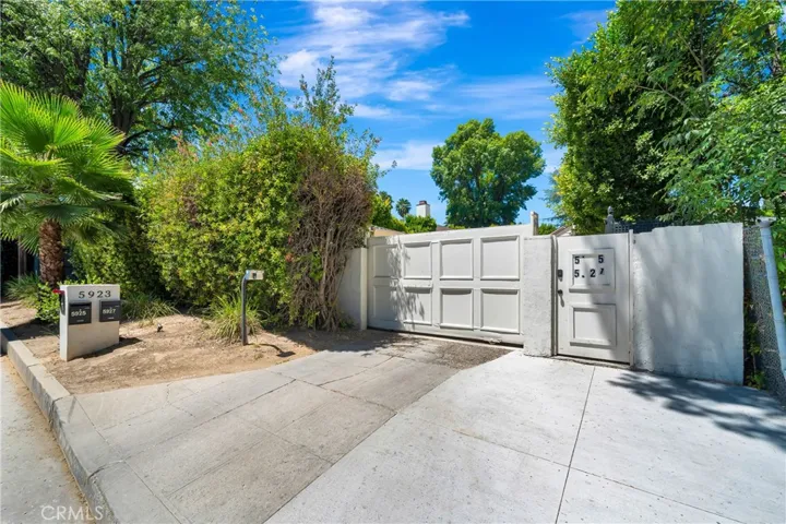 5923 Corbin, Los Angeles, California 91356