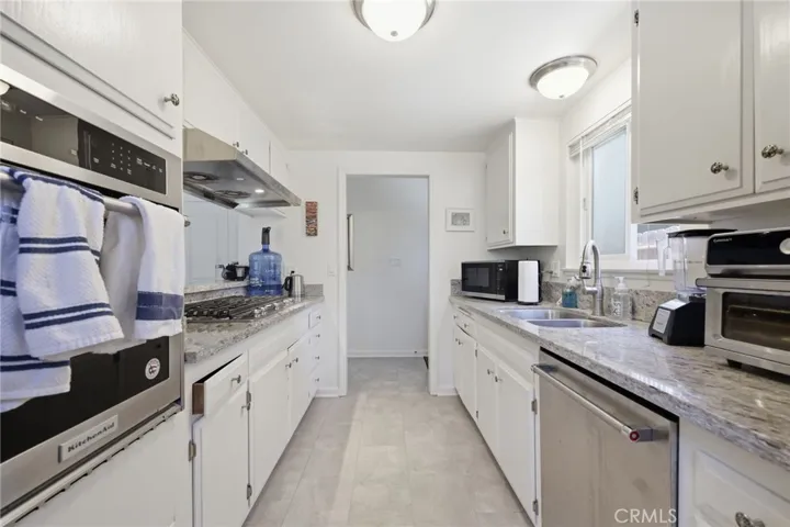 2558 Seahorse Avenue, Ventura, California 93001