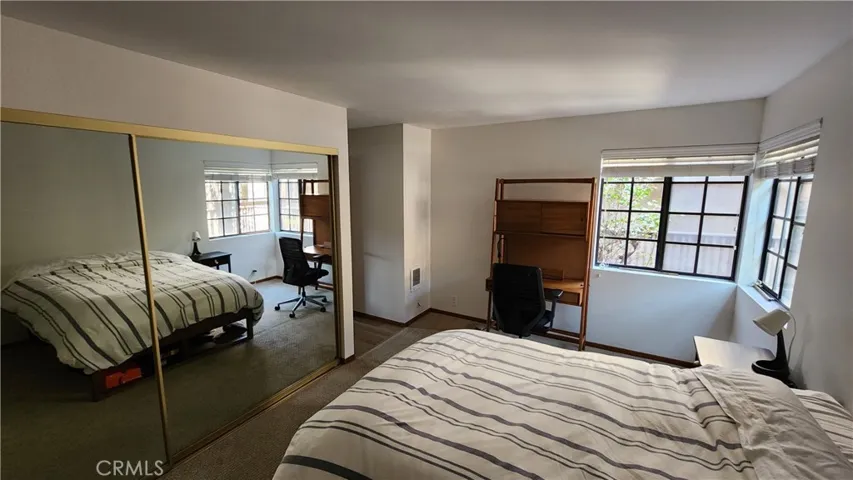 Mirrored wardrobe in bedroom