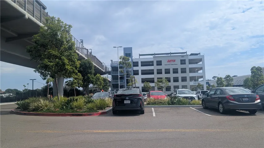 Convenient to MTS Trolley