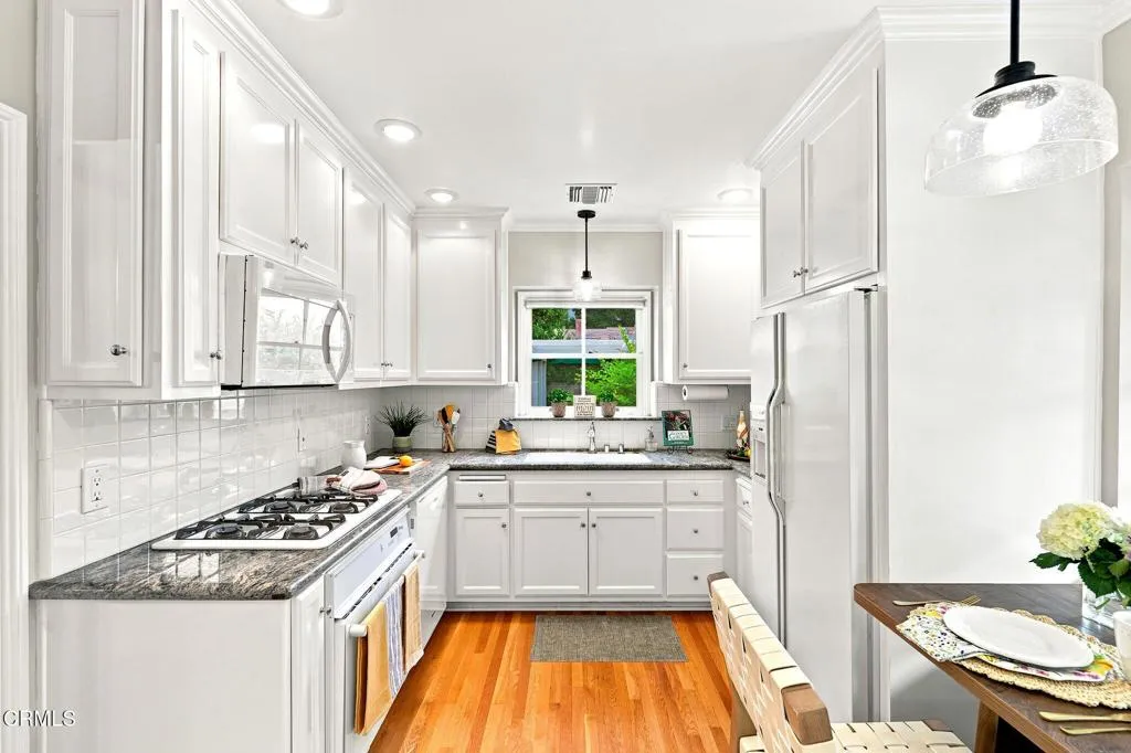 17_2277_Queensberry_Rd_Pasadena_CA_91104