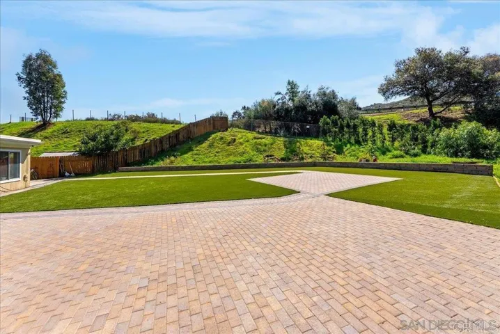 8406 Alado Place, El Cajon, California 92021