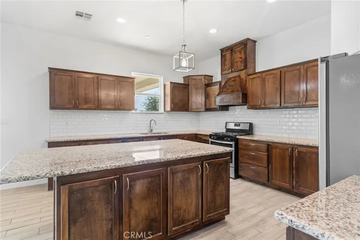 14111 Danbur, Bakersfield, California 93311