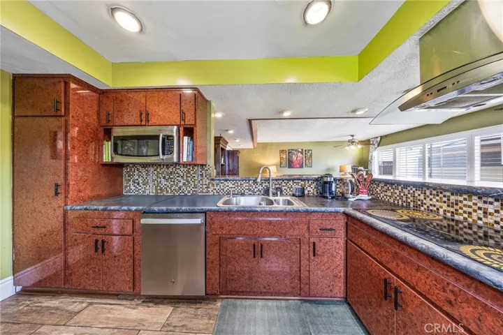 602 W 121st, Los Angeles, California 90044