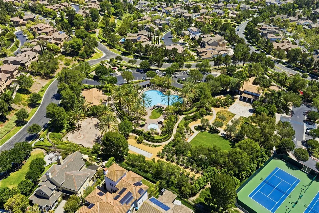 Covenant Hills pool, clubhouse and tennis courts