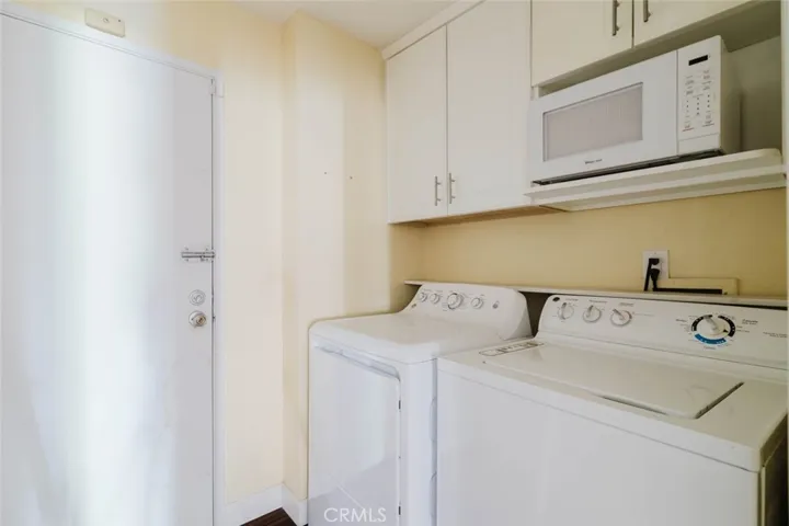 5333 Zelzah Avenue 203, Encino, California 91316