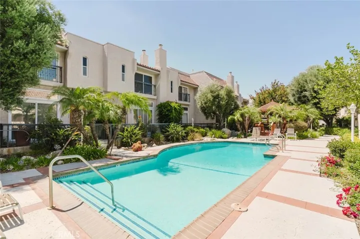 5333 Zelzah Avenue 203, Encino, California 91316