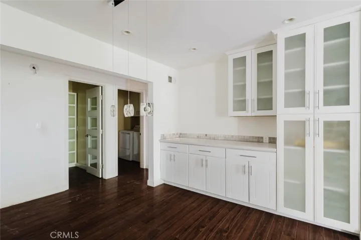 5333 Zelzah Avenue 203, Encino, California 91316