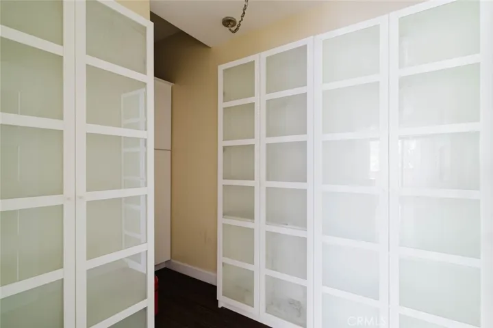 5333 Zelzah Avenue 203, Encino, California 91316