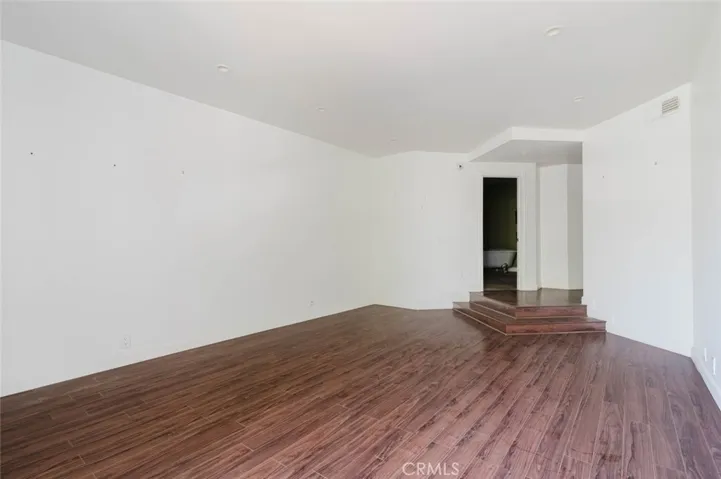 5333 Zelzah Avenue 203, Encino, California 91316