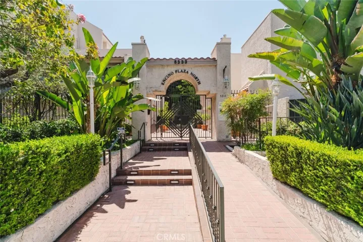 5333 Zelzah Avenue 203, Encino, California 91316