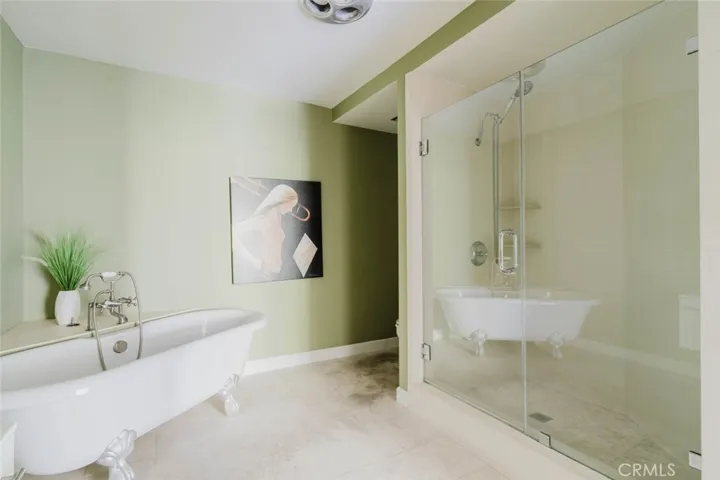 5333 Zelzah Avenue 203, Encino, California 91316