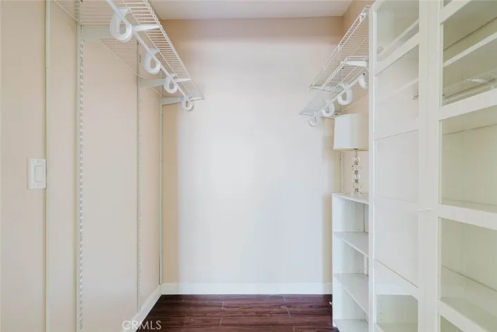 5333 Zelzah Avenue 203, Encino, California 91316