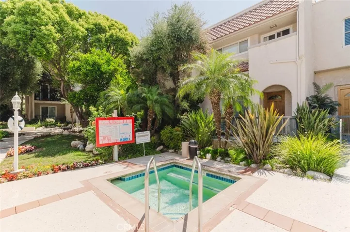 5333 Zelzah Avenue 203, Encino, California 91316