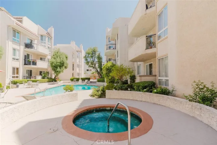 5333 Zelzah Avenue 203, Encino, California 91316