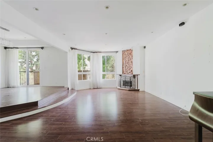 5333 Zelzah Avenue 203, Encino, California 91316