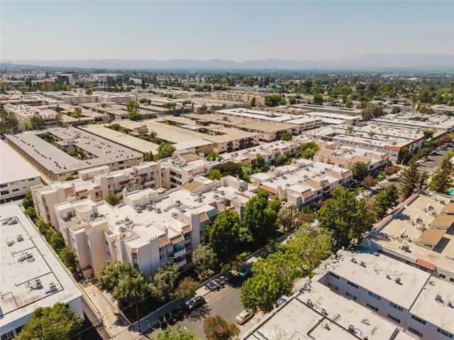 5333 Zelzah Avenue 203, Encino, California 91316