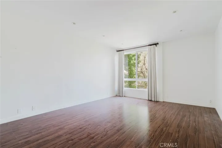 5333 Zelzah Avenue 203, Encino, California 91316