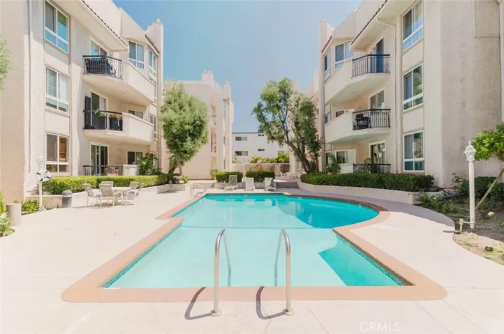 5333 Zelzah Avenue 203, Encino, California 91316