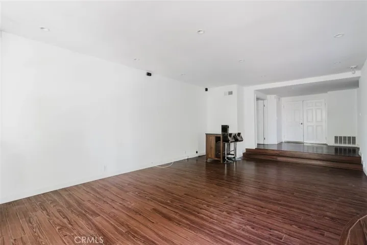 5333 Zelzah Avenue 203, Encino, California 91316