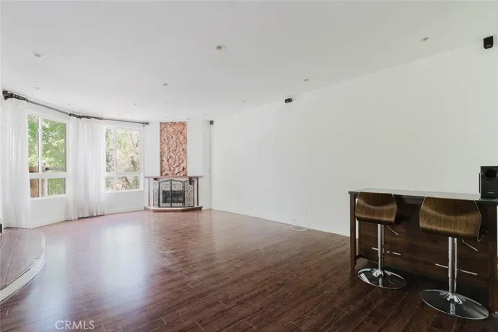 5333 Zelzah Avenue 203, Encino, California 91316