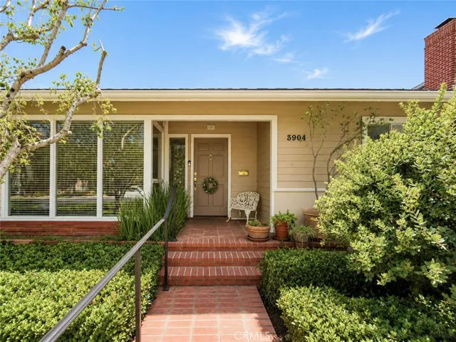 Beautiful 1 story home in the heart of bixby knolls
