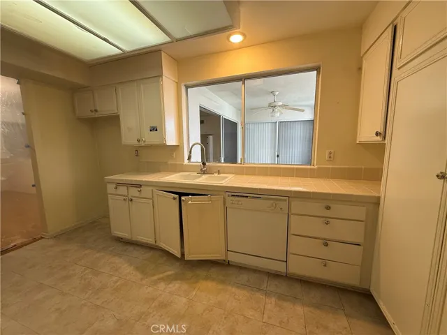 14144 Dickens 310, Sherman Oaks, California 91423