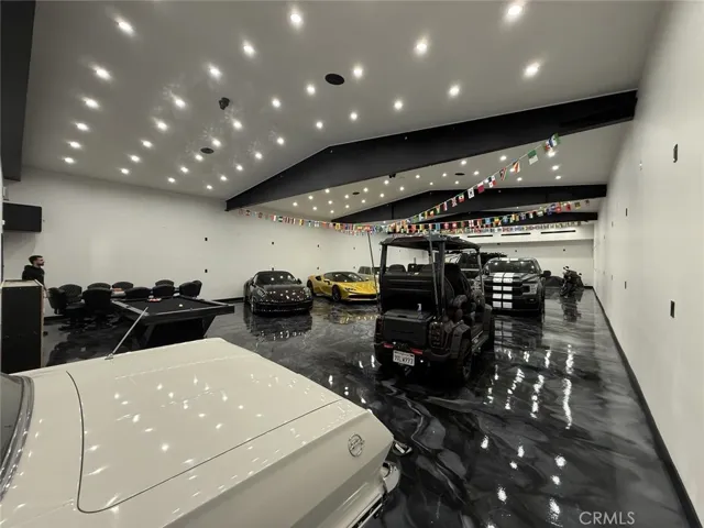 3075 California Street, Burbank, California 91504