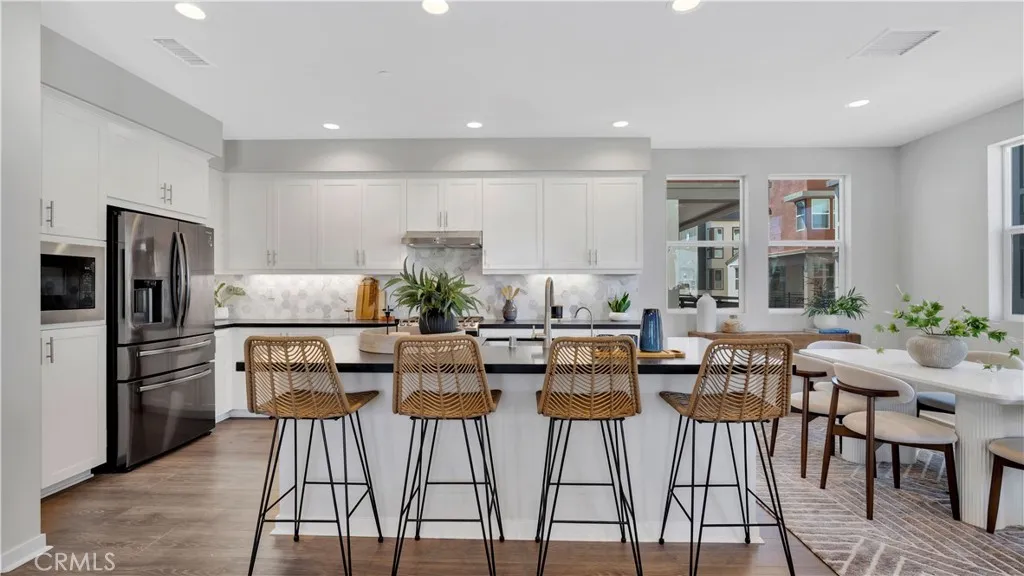 Kitchen - Center Island with Seating