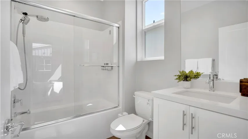 Upper Level Jr. Ensuite Bath