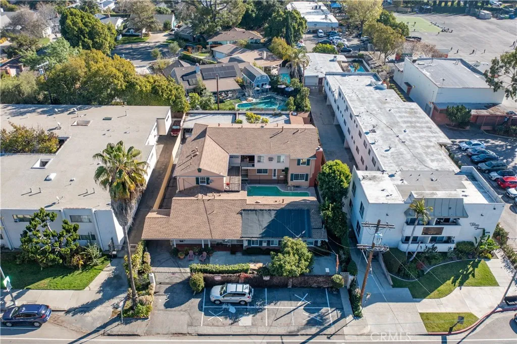 4918 Cahuenga