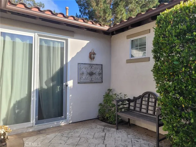 1 Saintsbury, Irvine, California 92602