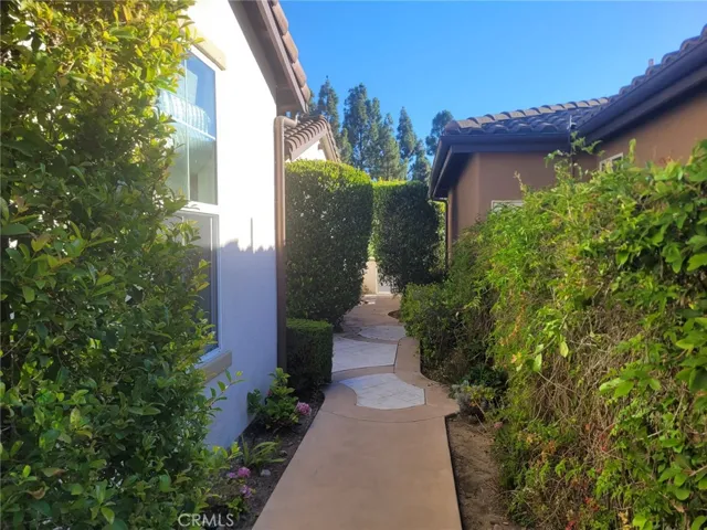 1 Saintsbury, Irvine, California 92602