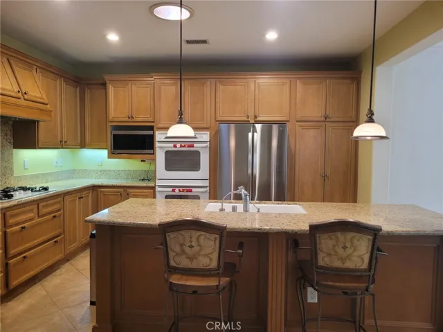 1 Saintsbury, Irvine, California 92602