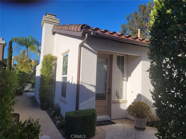 1 Saintsbury, Irvine, California 92602