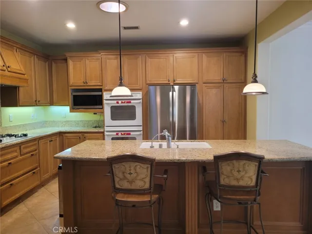1 Saintsbury, Irvine, California 92602