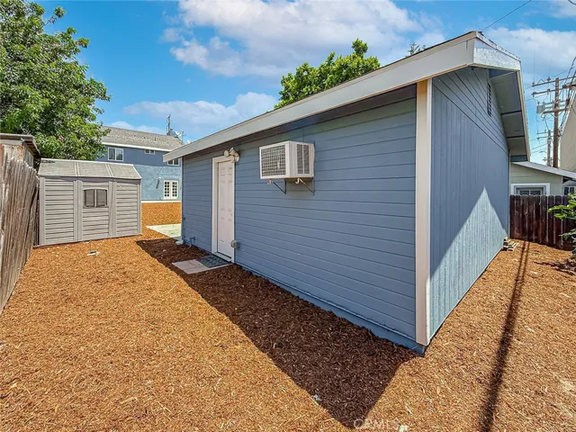 Detached Garage