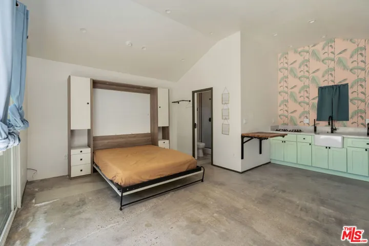 22417 Dolorosa Street, Woodland Hills, California 91367