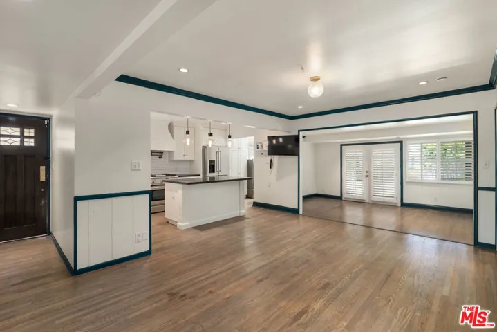 22417 Dolorosa Street, Woodland Hills, California 91367