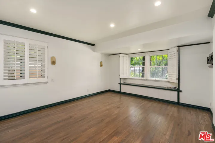 22417 Dolorosa Street, Woodland Hills, California 91367