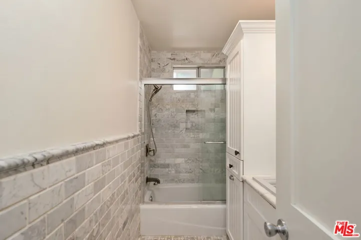 22417 Dolorosa Street, Woodland Hills, California 91367