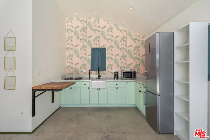 22417 Dolorosa Street, Woodland Hills, California 91367
