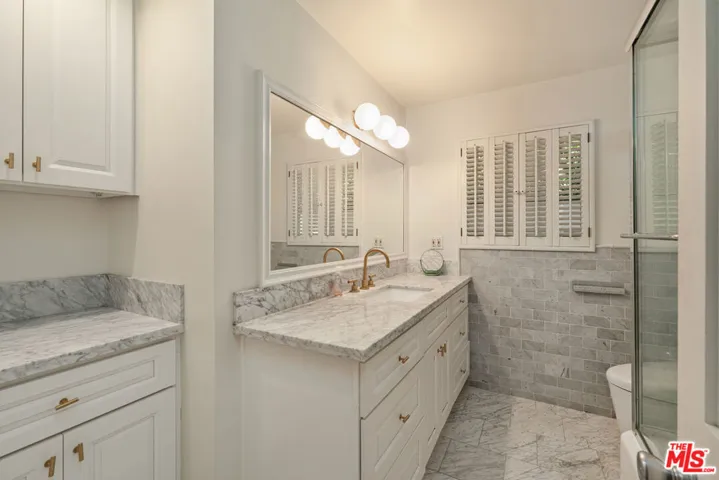22417 Dolorosa Street, Woodland Hills, California 91367