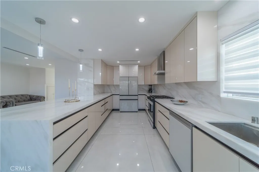 902 E Walnut Avenue, Burbank, California 91501 — photo 4