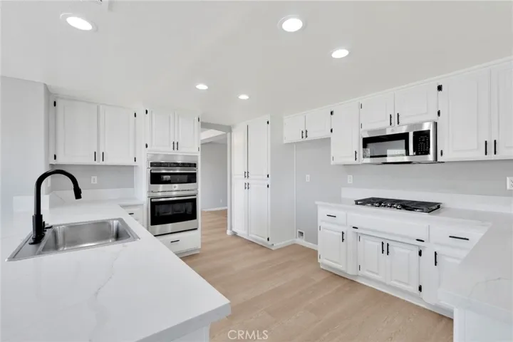 16731 Iwa Road, Apple Valley, California 92307