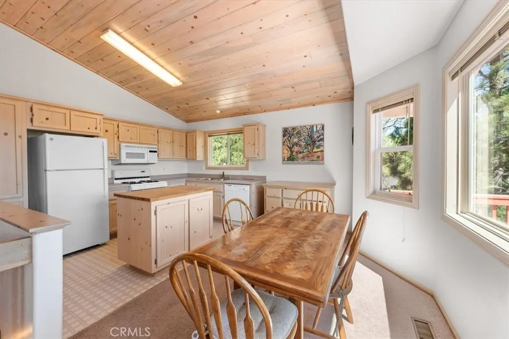 530 Villa Grove, Big Bear City, California 92314 — photo 5